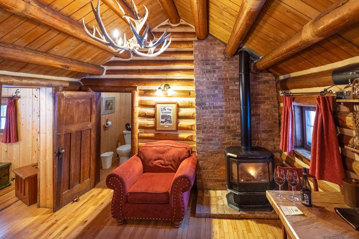 Storm Mountain Lodge & Cabins Castle Junction Exteriér fotografie